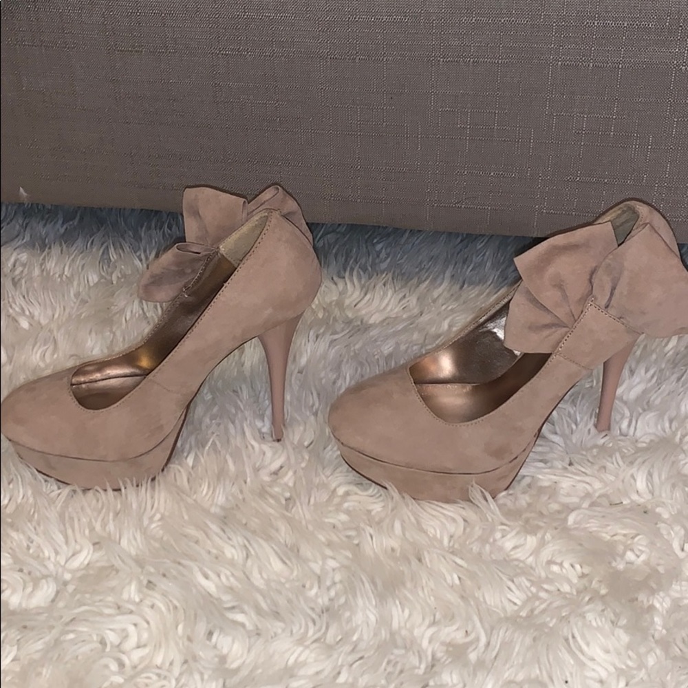Heels - Picture 2 of 4